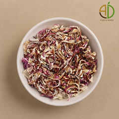 Dehydrated onion flakes